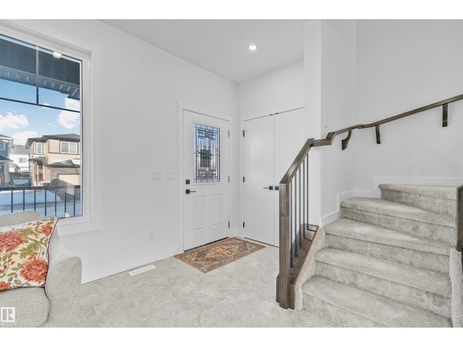 330 ROBERTS WD — photo 2