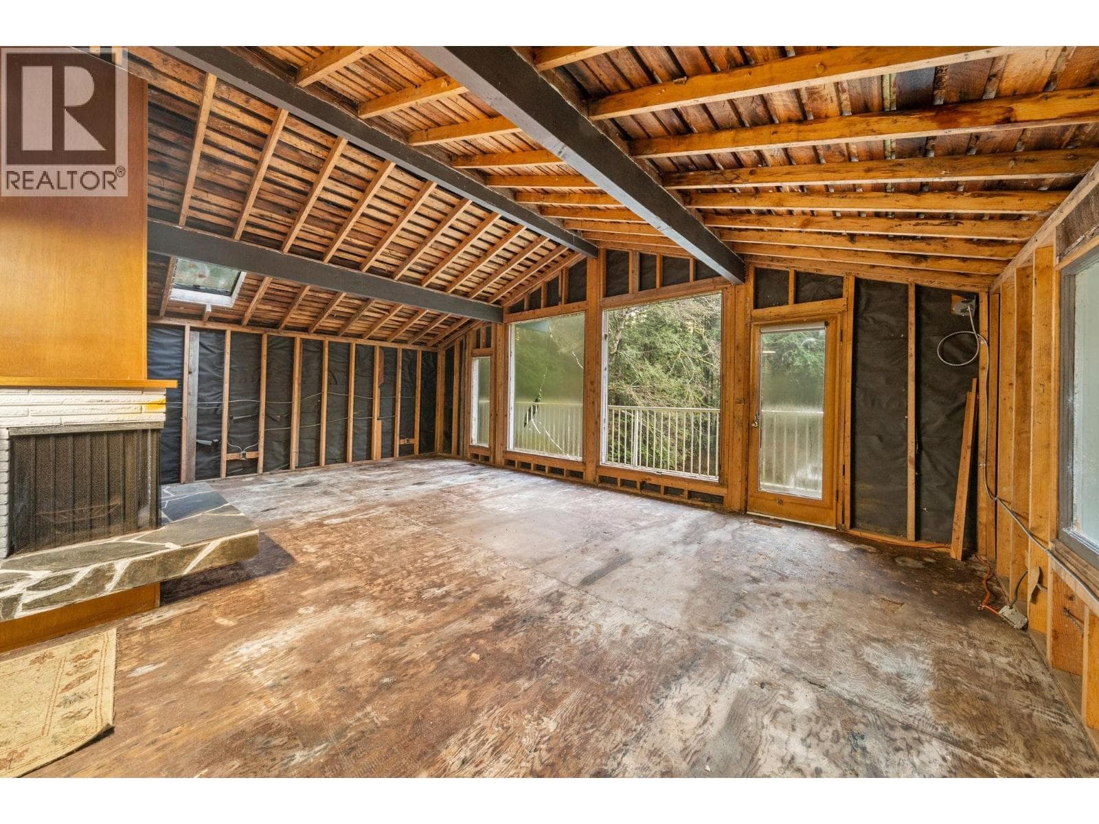 4520 LYNN VALLEY ROAD — photo 5