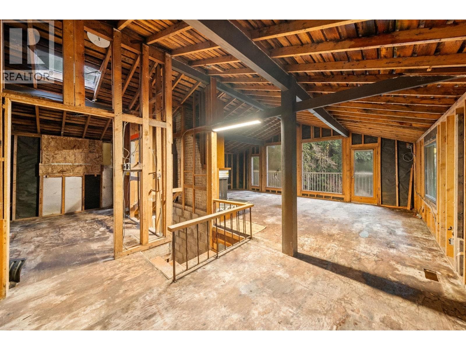 4520 LYNN VALLEY ROAD — photo 4