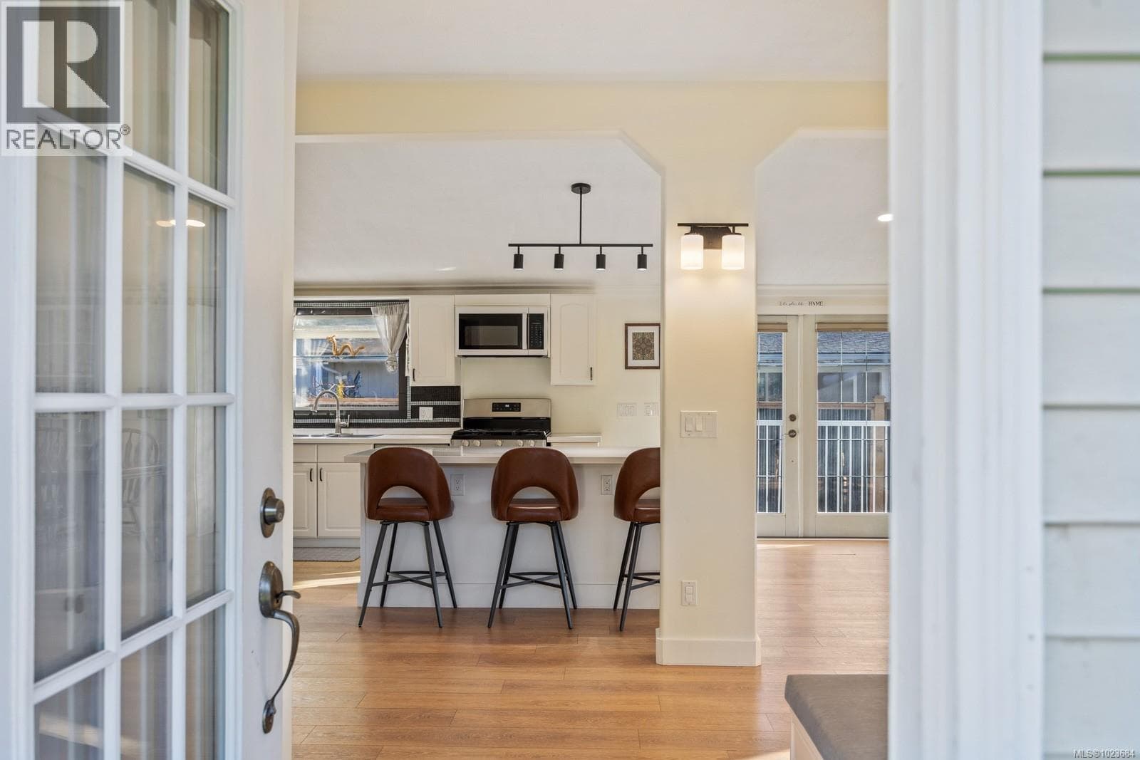 2153 Stadacona Dr — photo 3