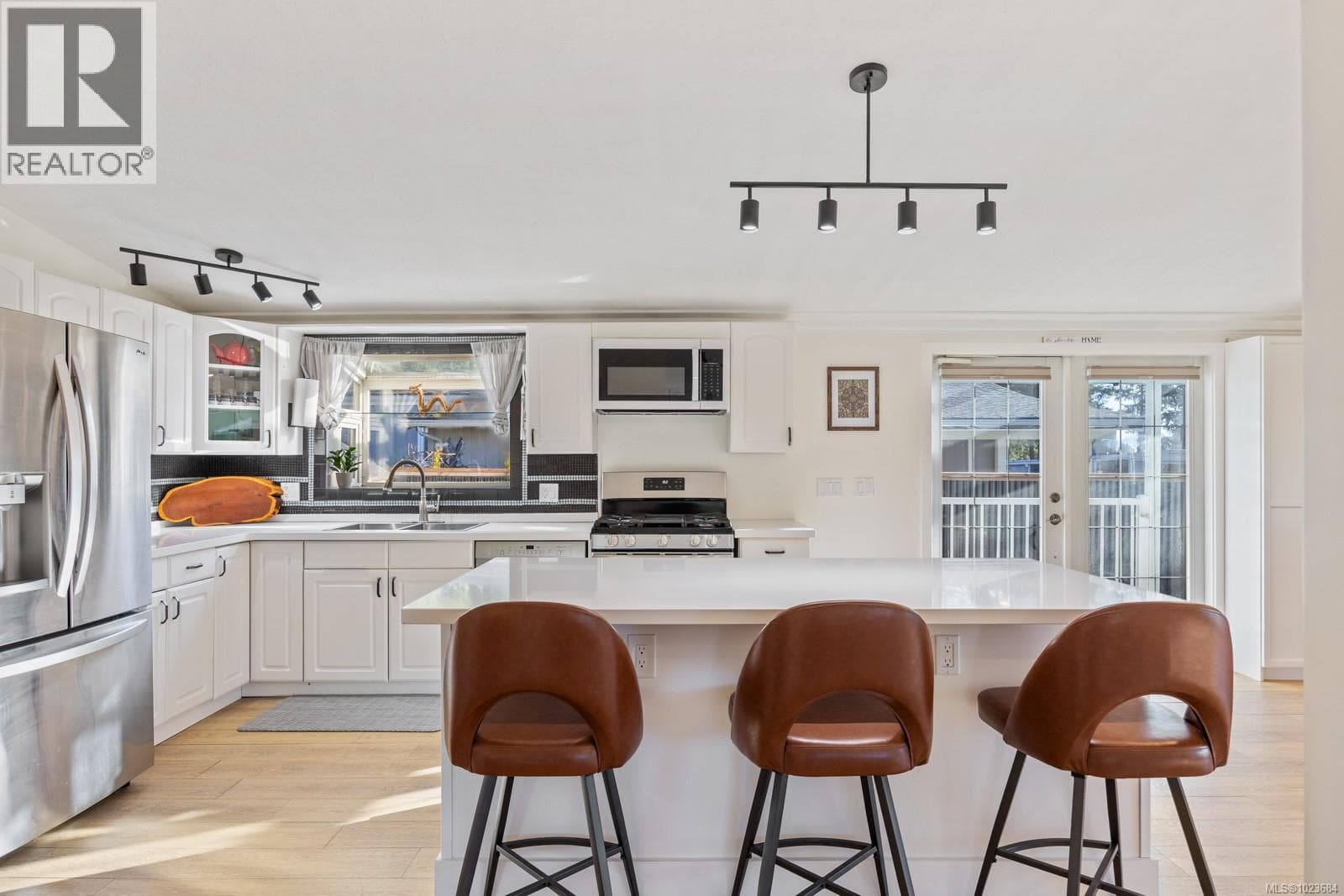 2153 Stadacona Dr — photo 4