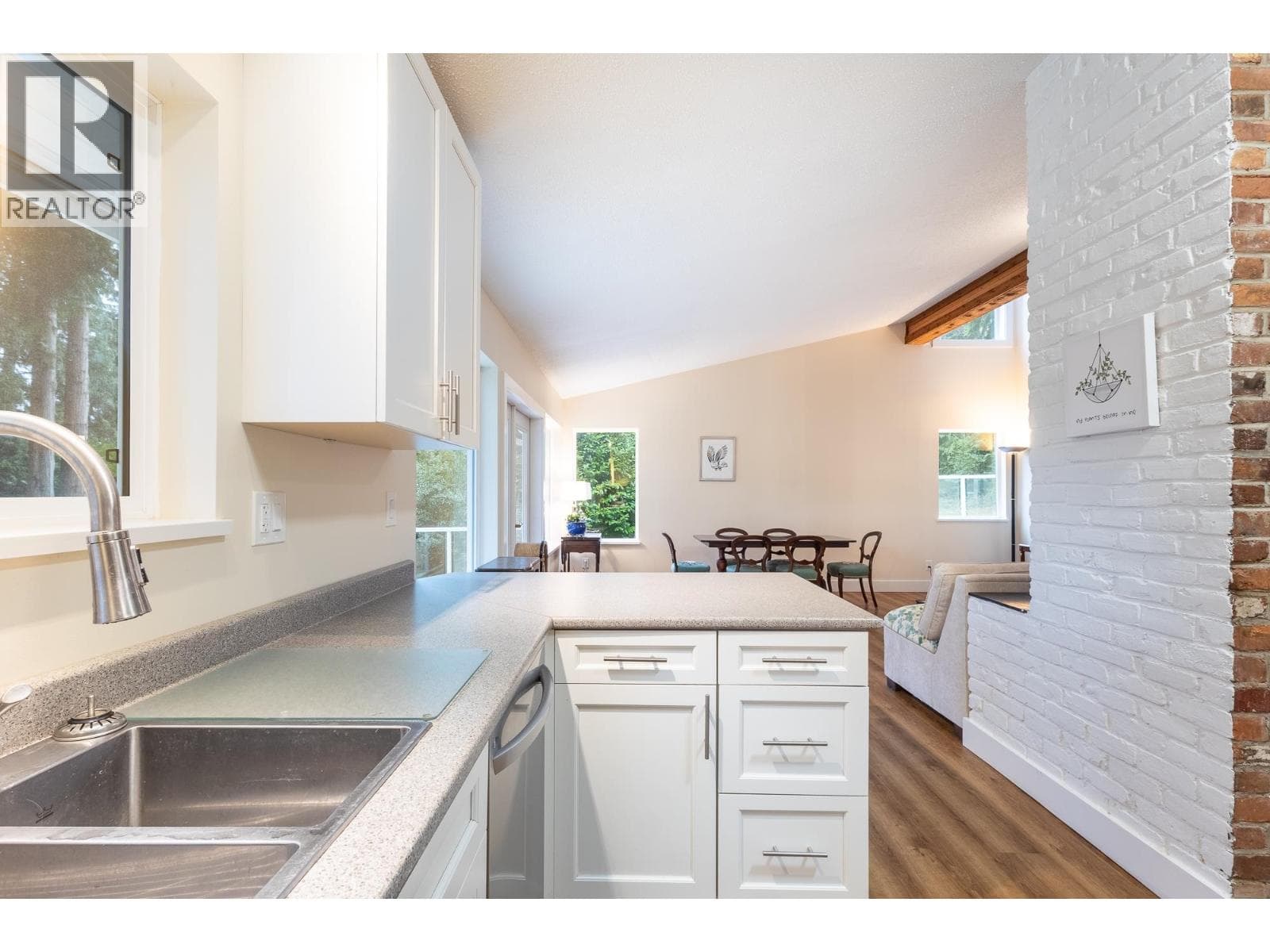 914 GOWER POINT ROAD — photo 4