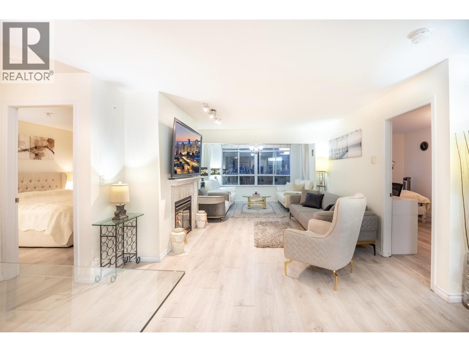 206 855 W 16TH STREET in Marine Hamilton