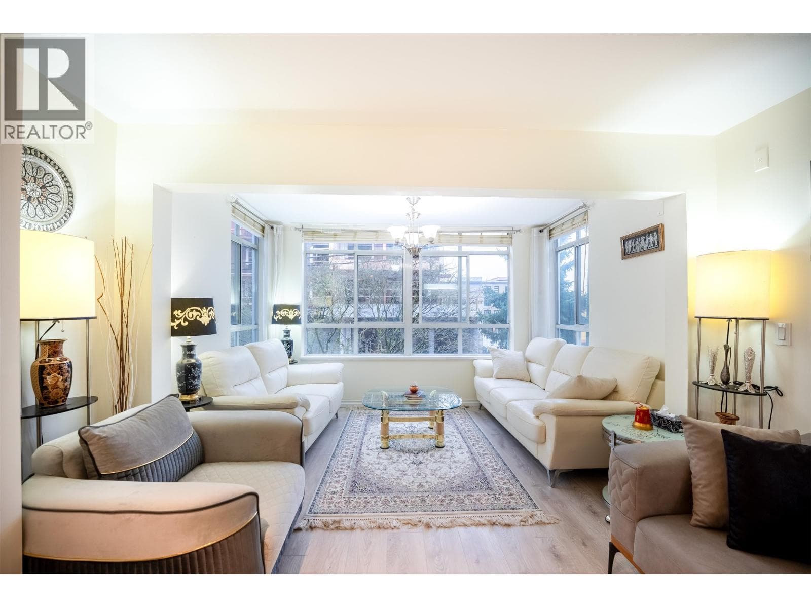 206 855 W 16TH STREET — photo 2