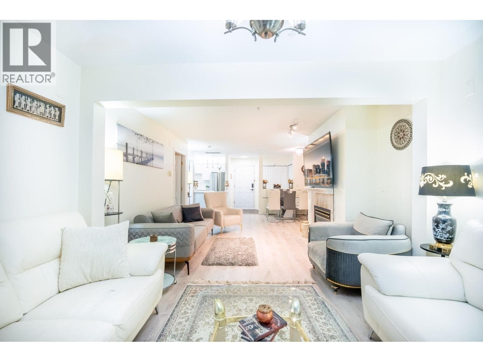 206 855 W 16TH STREET — photo 4