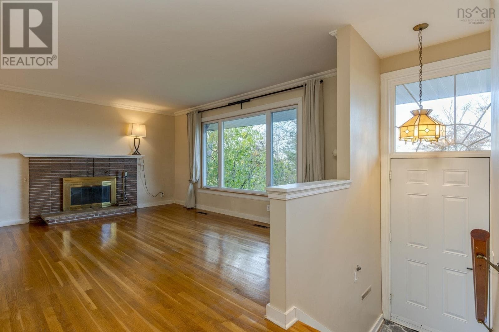 34 HAZELHOLME DRIVE — photo 2