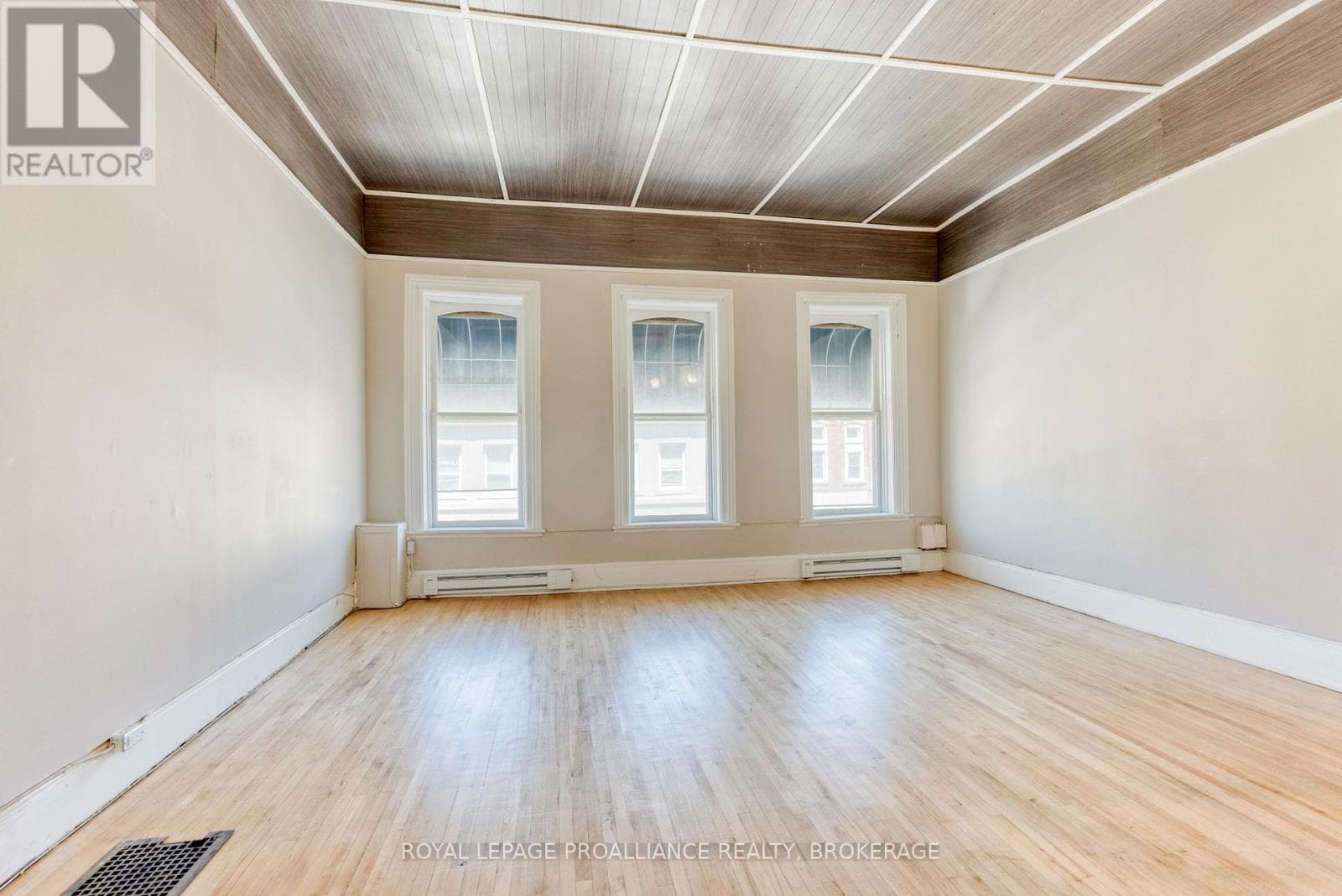 48 DUNDAS STREET E, Kingston — photo 3