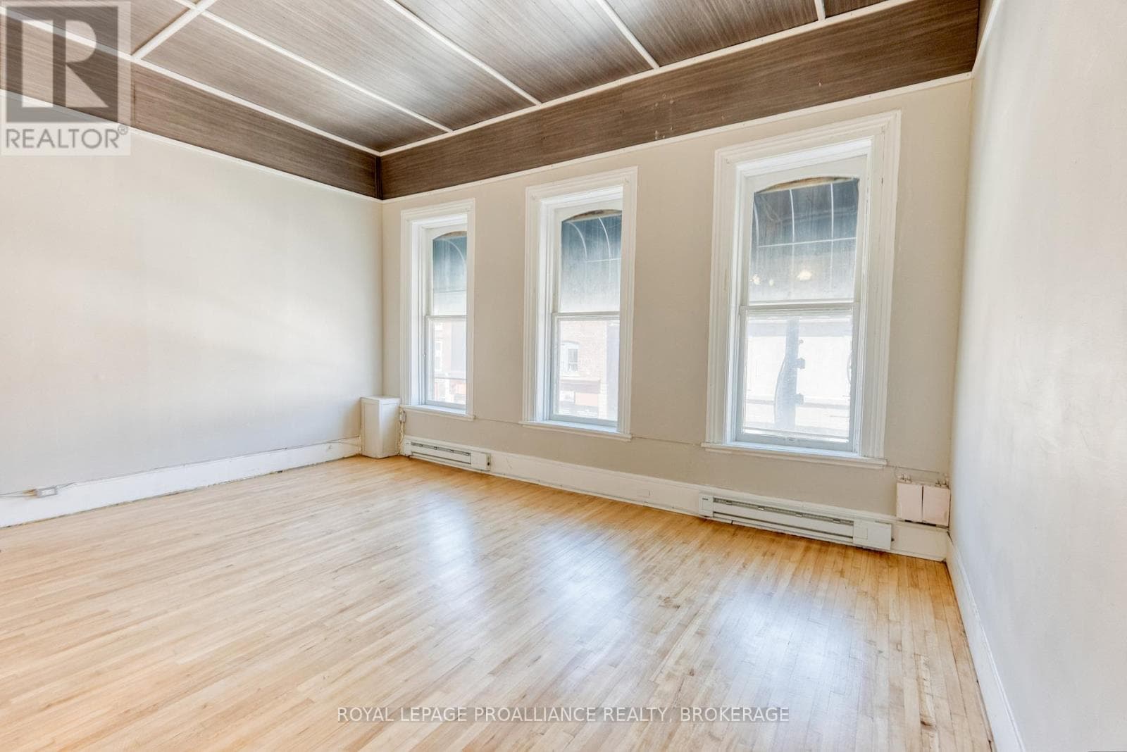 48 DUNDAS STREET E, Kingston — photo 4