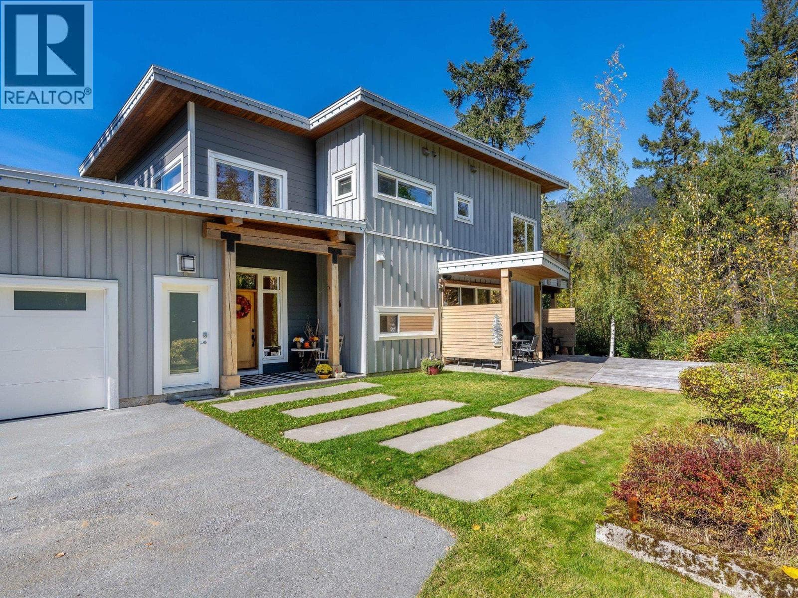1087 MADELEY PLAZA — photo 2