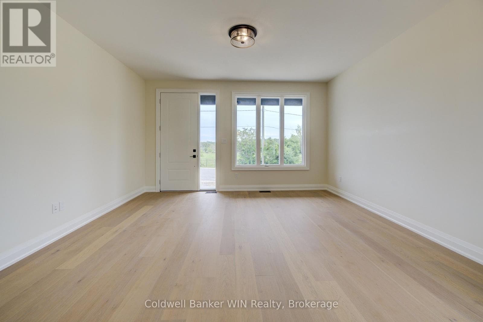 647 MARTIN STREET — photo 3