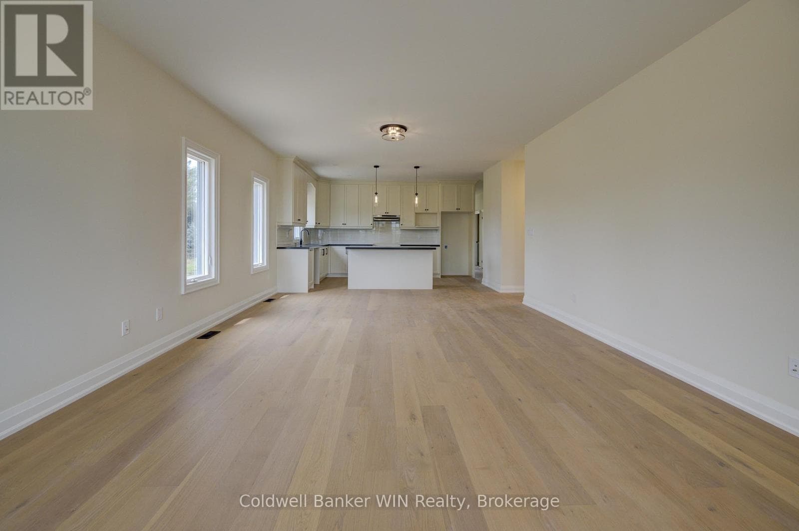 647 MARTIN STREET — photo 4