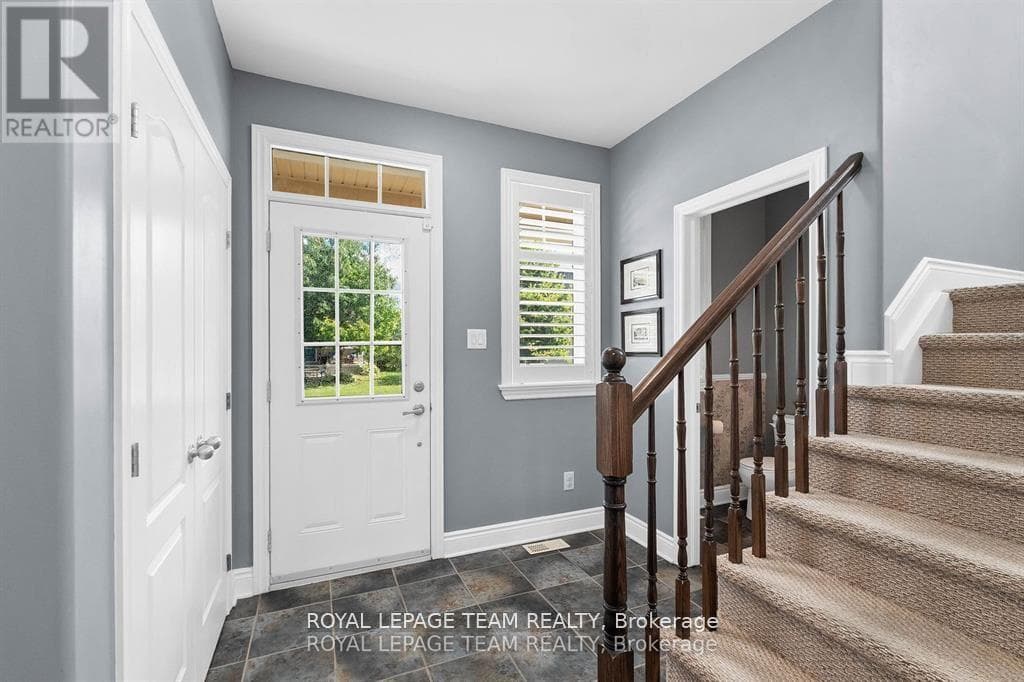 221 SANTIAGO STREET, Ottawa — photo 2