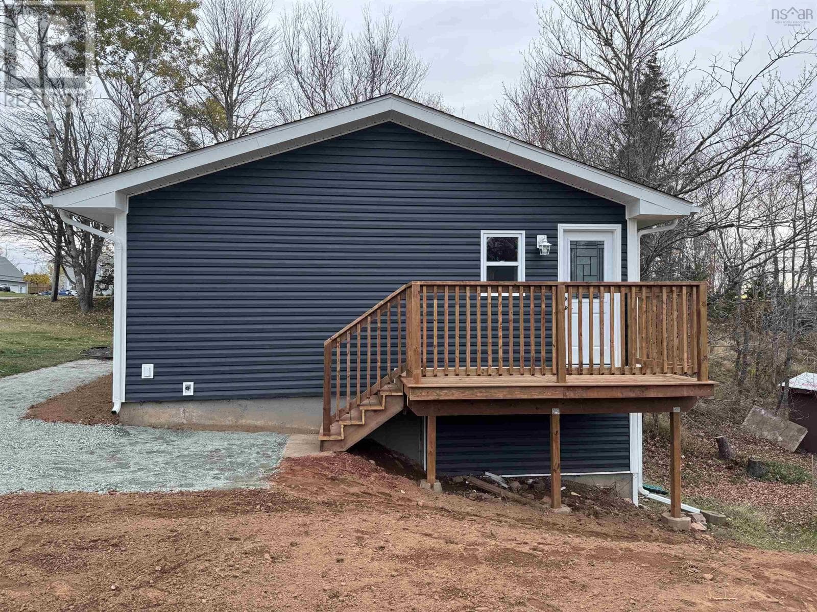 24 MONTERY DRIVE — photo 4
