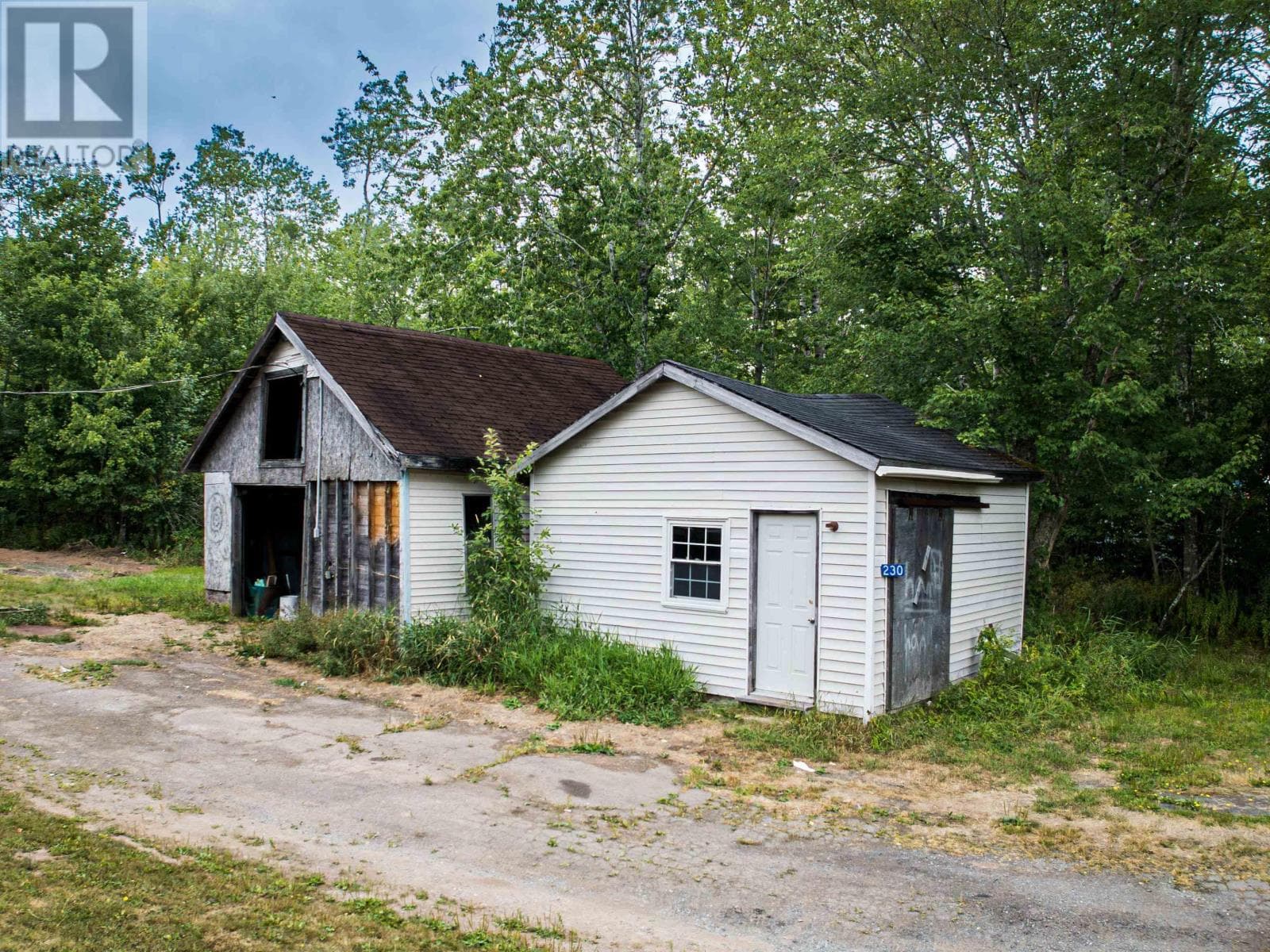 230 LOGAN ROAD — photo 4