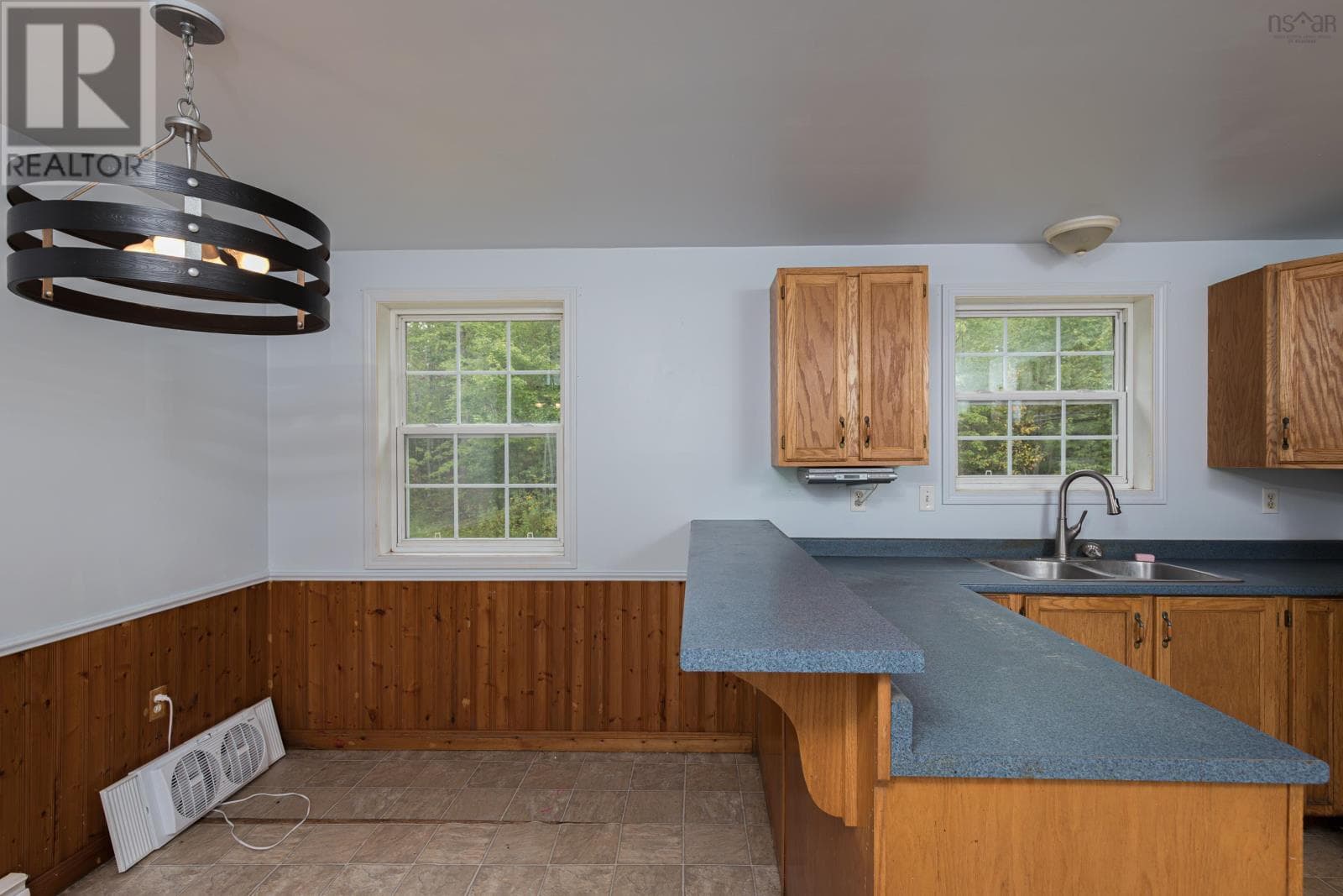 230 LOGAN ROAD — photo 5