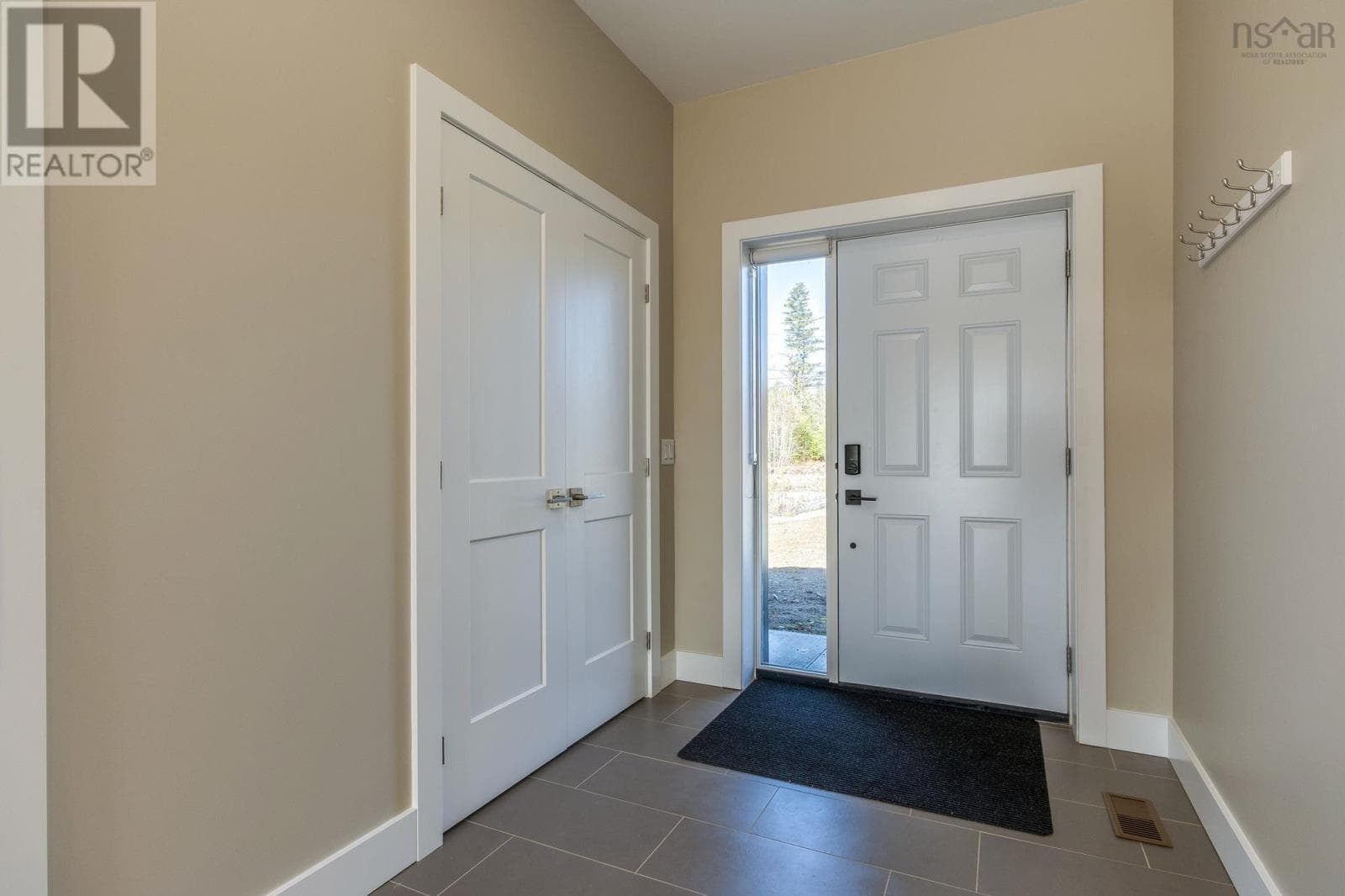 61 Highland Drive — photo 2