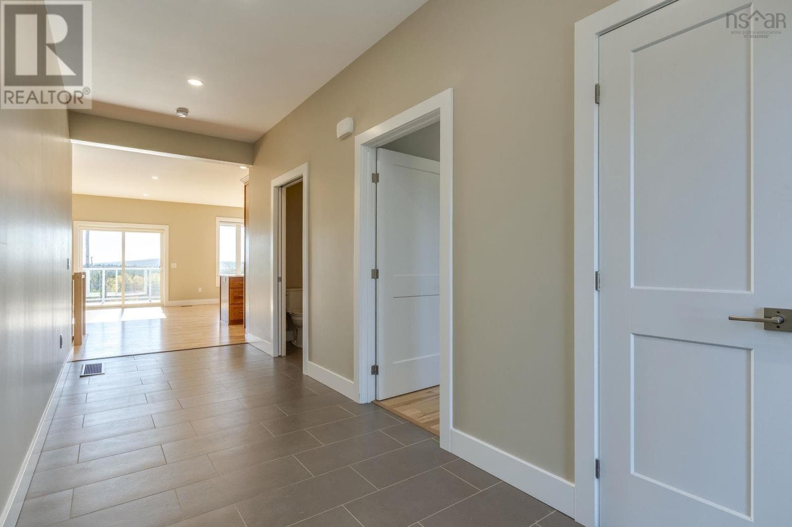 61 Highland Drive — photo 3