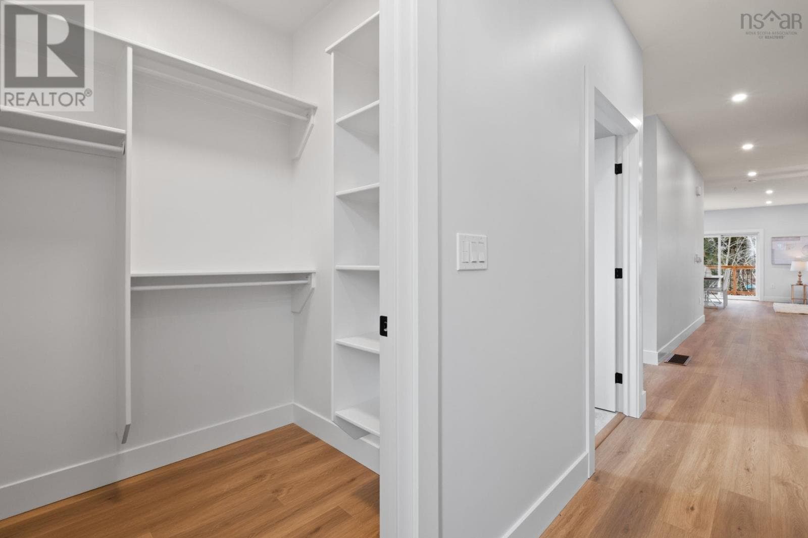 21 PEARLGARDEN CLOSE — photo 2