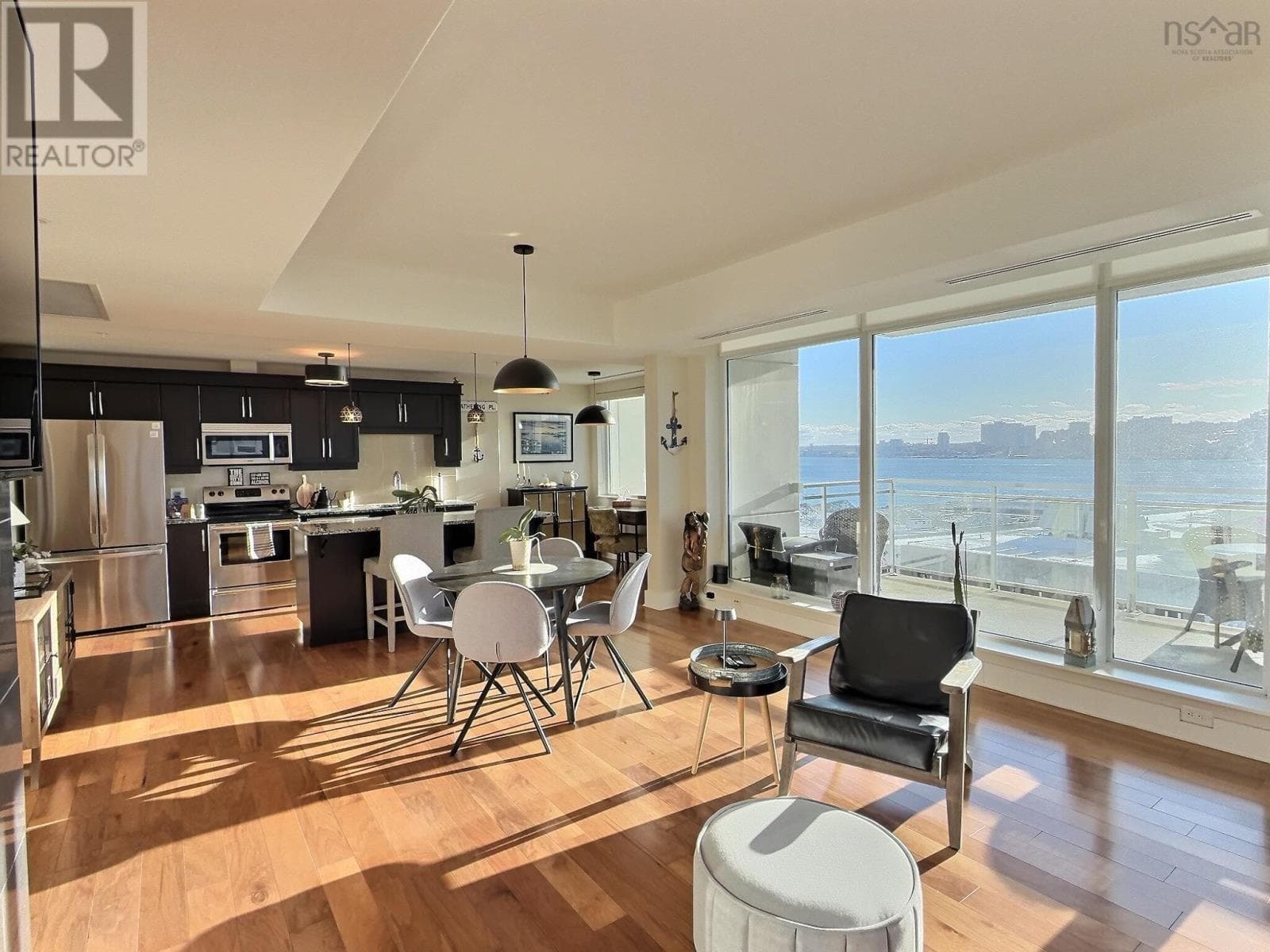 706 31 Kings Wharf Place — photo 2