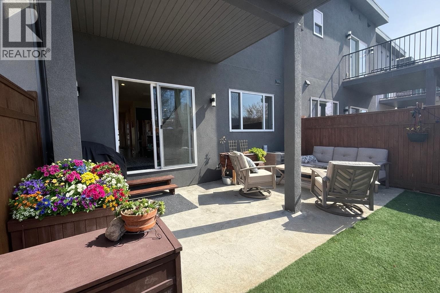 522 EDMONTON Avenue Unit# 105 in