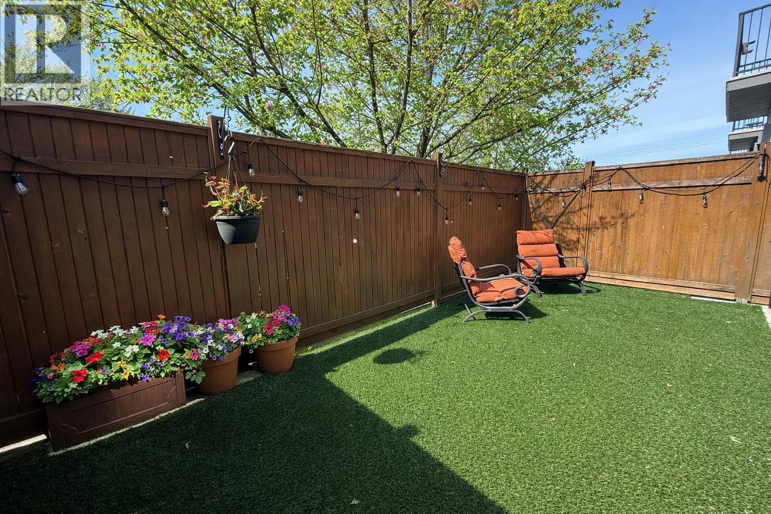 522 EDMONTON Avenue Unit# 105 — photo 2