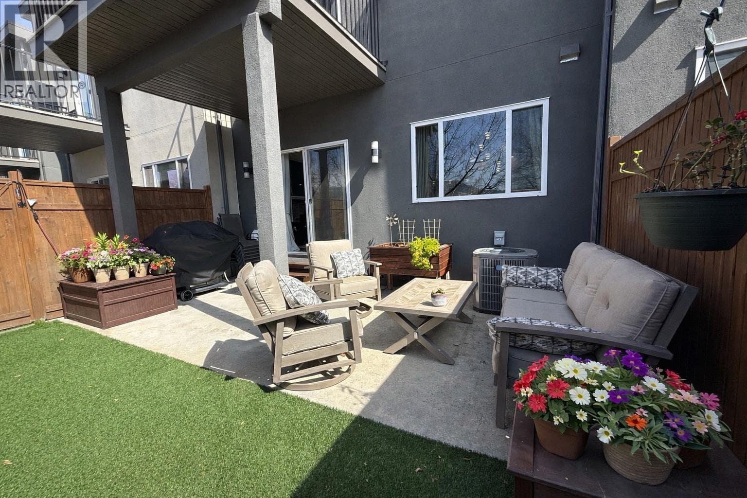 522 EDMONTON Avenue Unit# 105 — photo 3