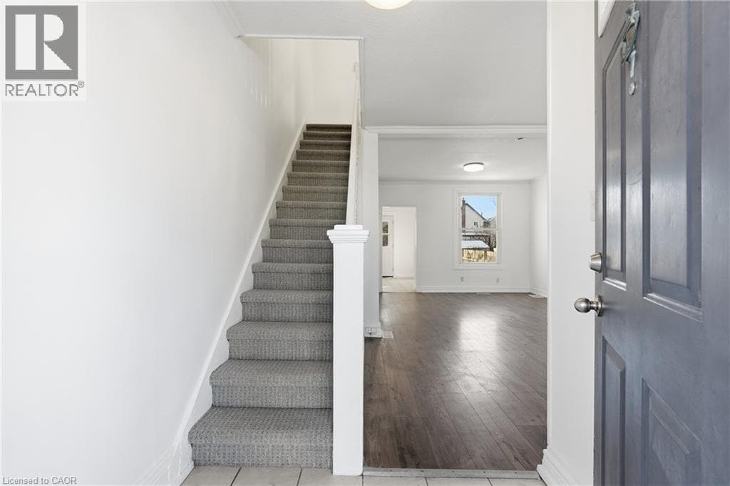 12 ROXBOROUGH AVENUE — photo 3