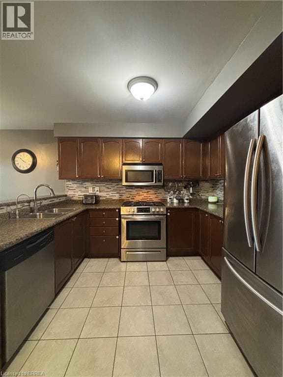 252 BERRY STREET, Brantford — photo 5