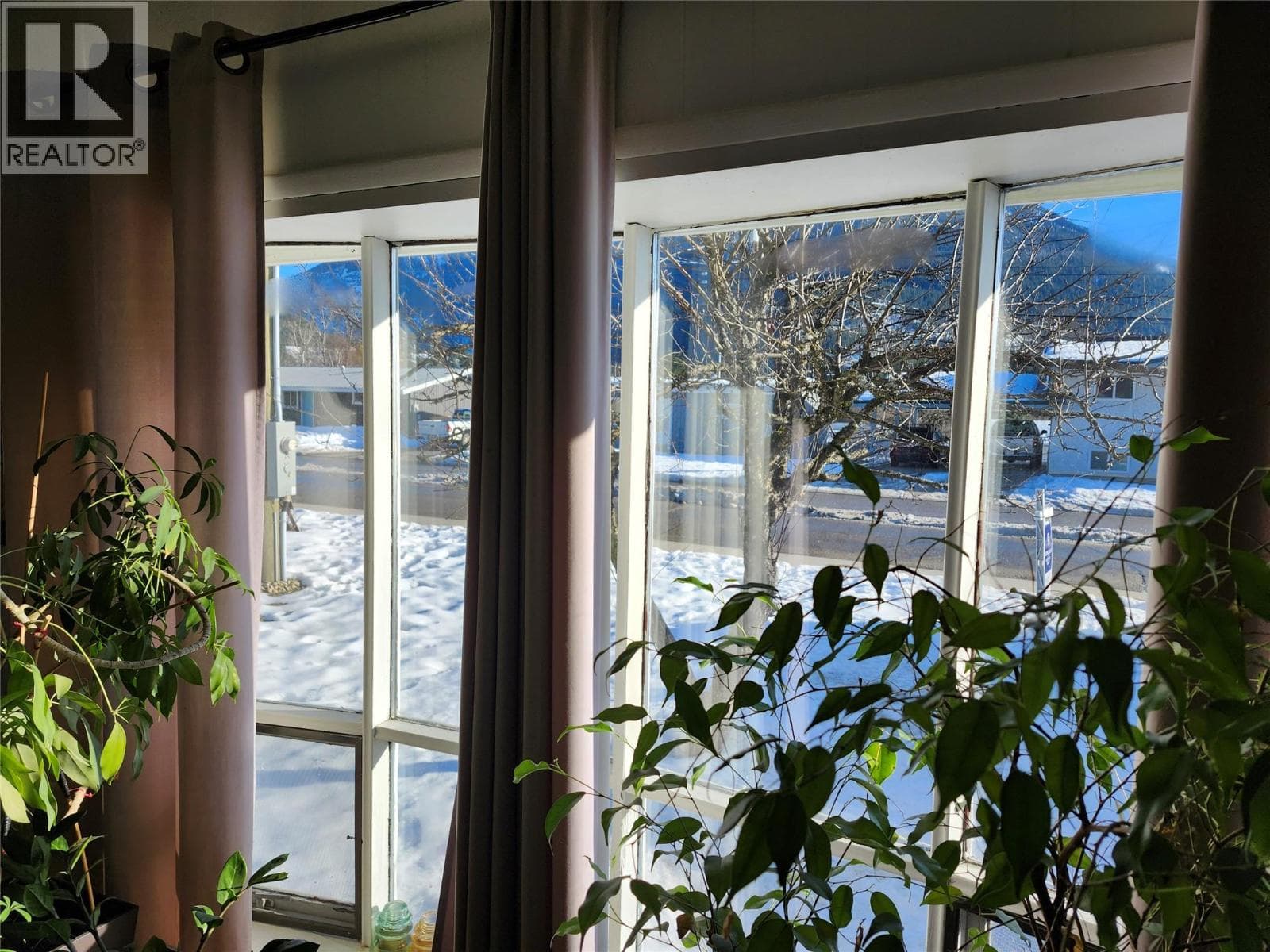327 Edward Street — photo 4