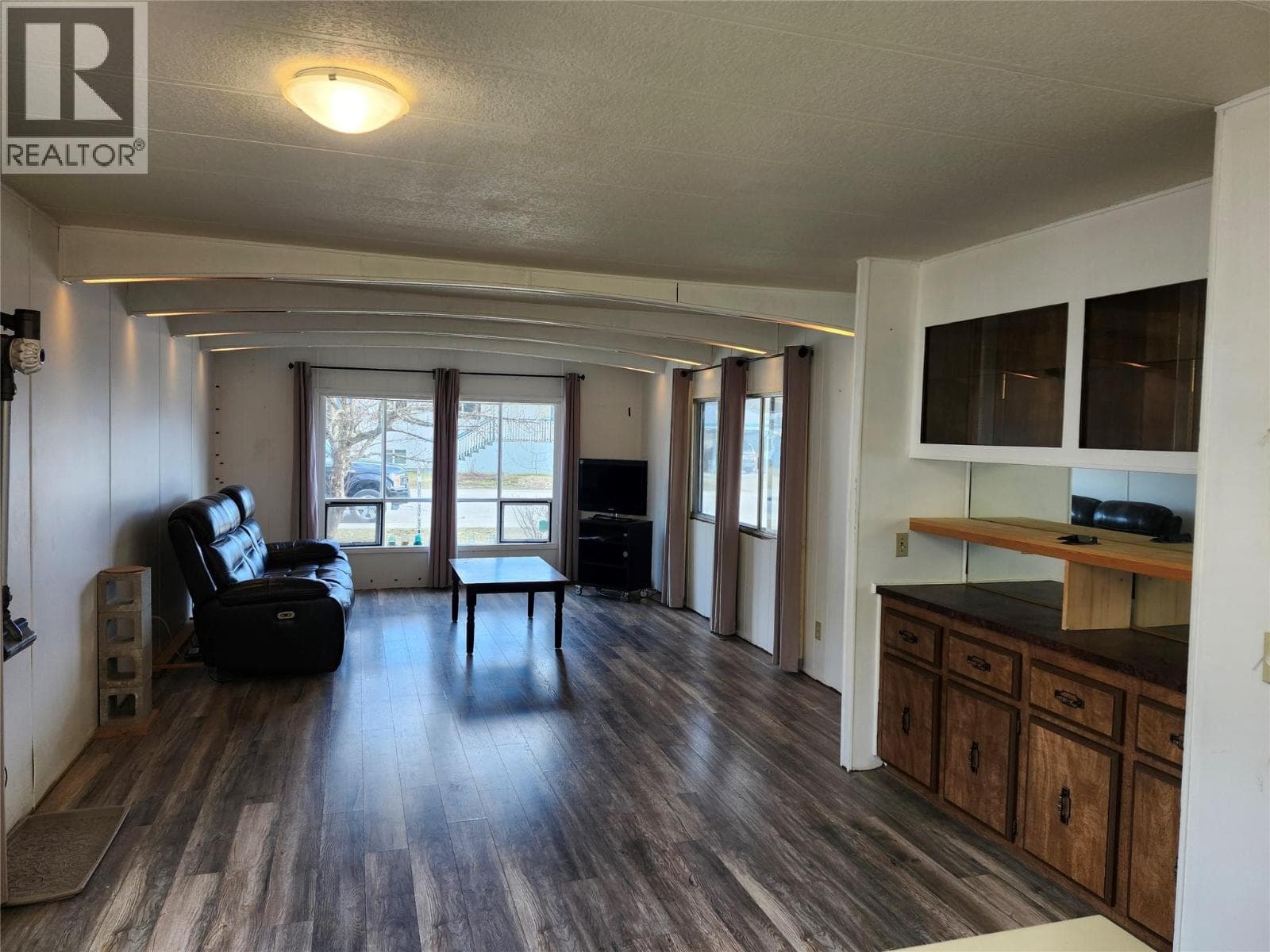 327 Edward Street — photo 2