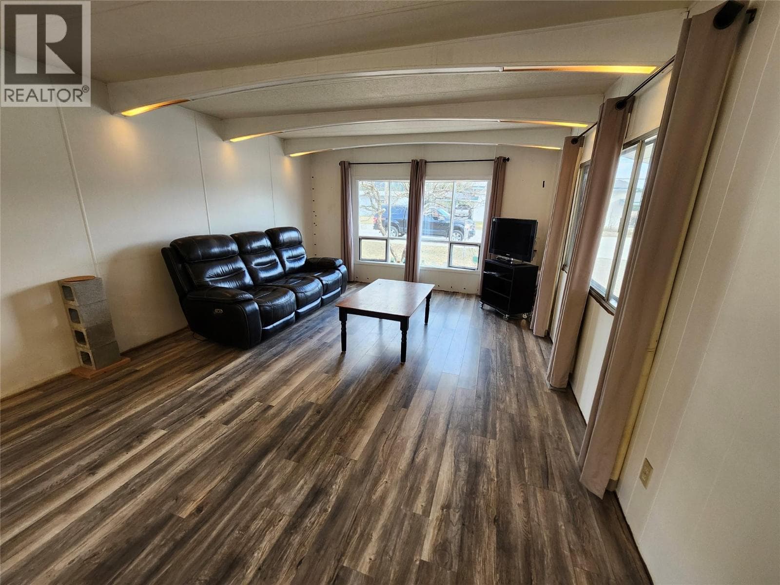 327 Edward Street — photo 3