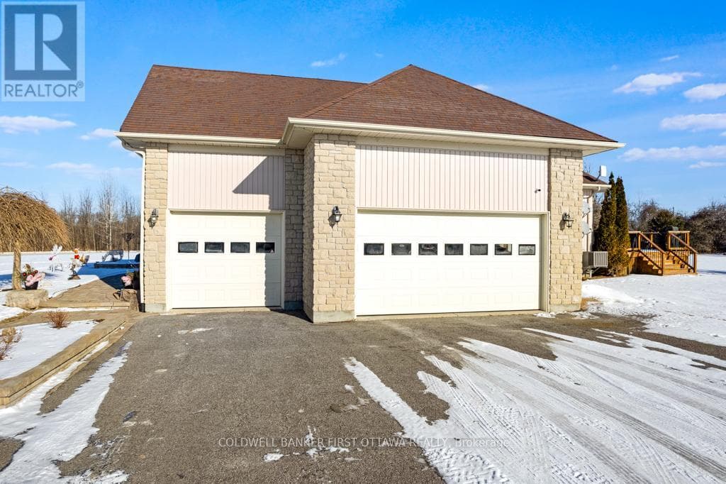 556 WEST POINT DRIVE — photo 3