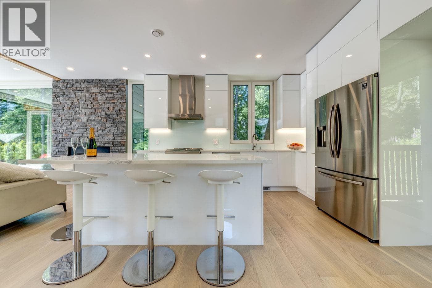 9391 EMERALD DRIVE — photo 4