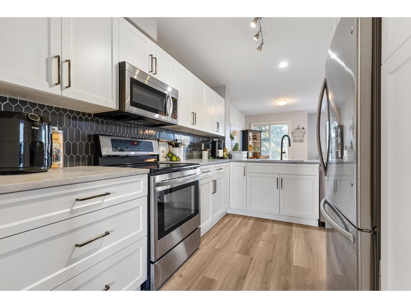7 46321 CESSNA DRIVE, Chilliwack Proper South — photo 2