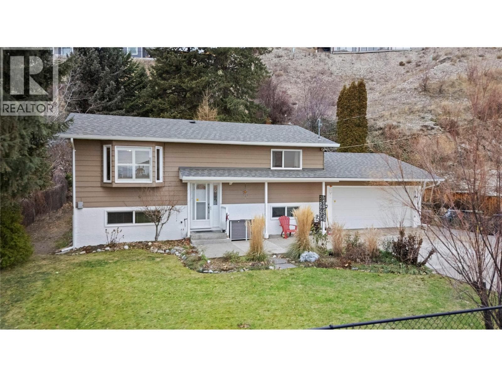 5882 VICTORIA STREET — photo 2
