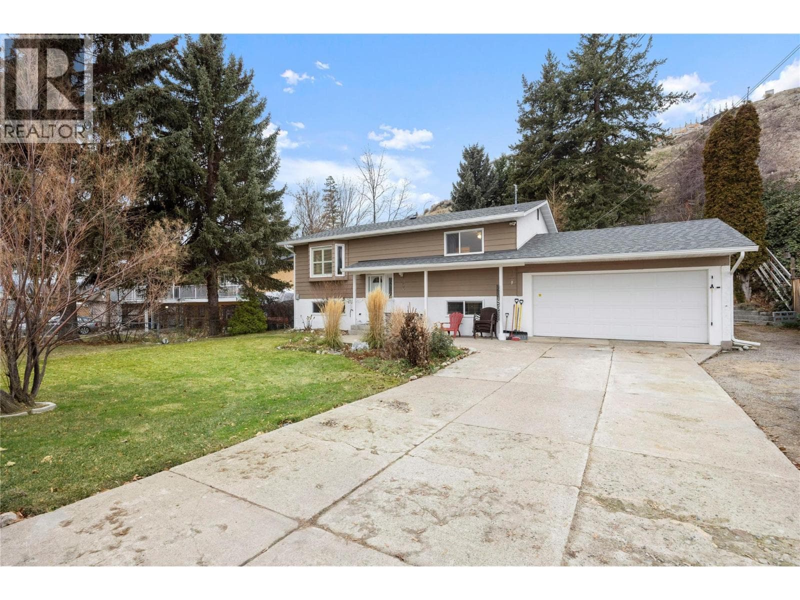 5882 VICTORIA STREET — photo 3