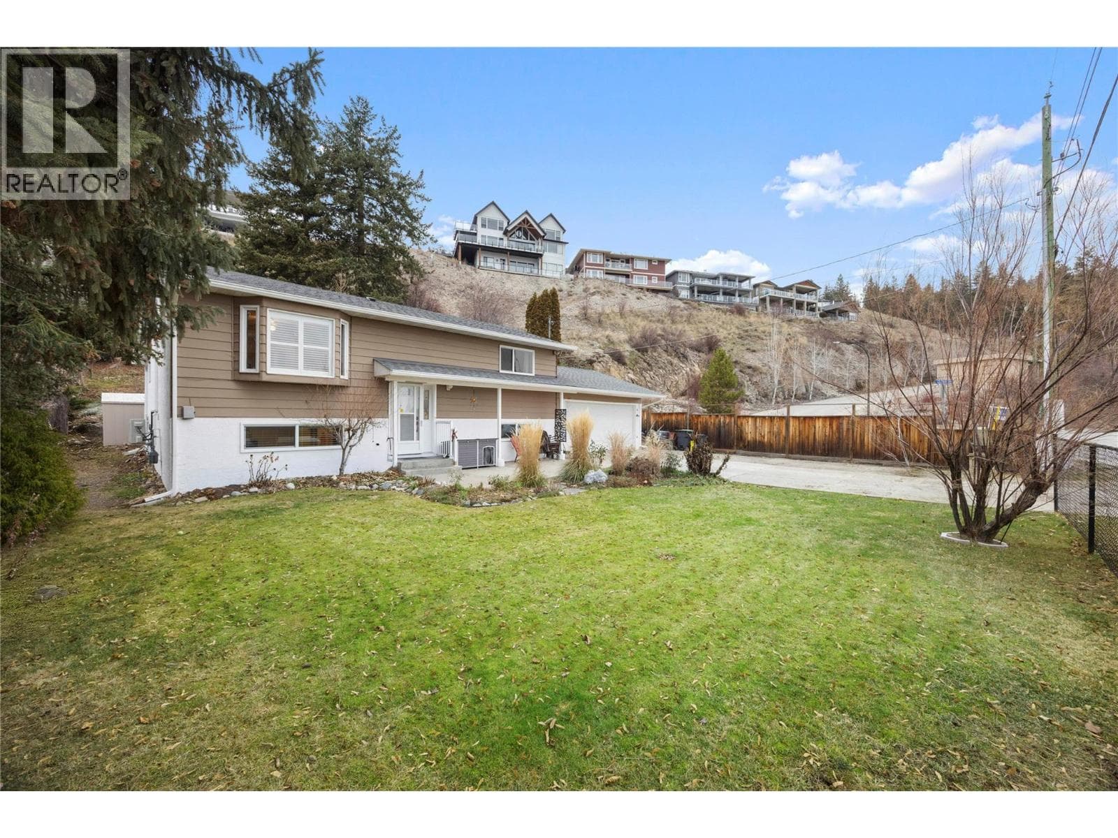 5882 VICTORIA STREET — photo 4