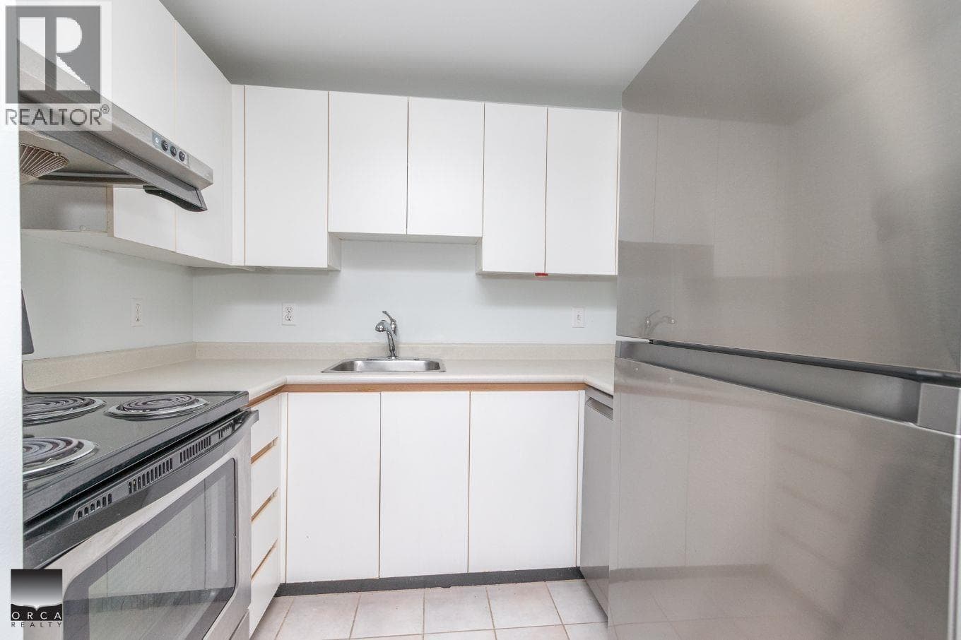 207 811 HELMCKEN STREET — photo 3