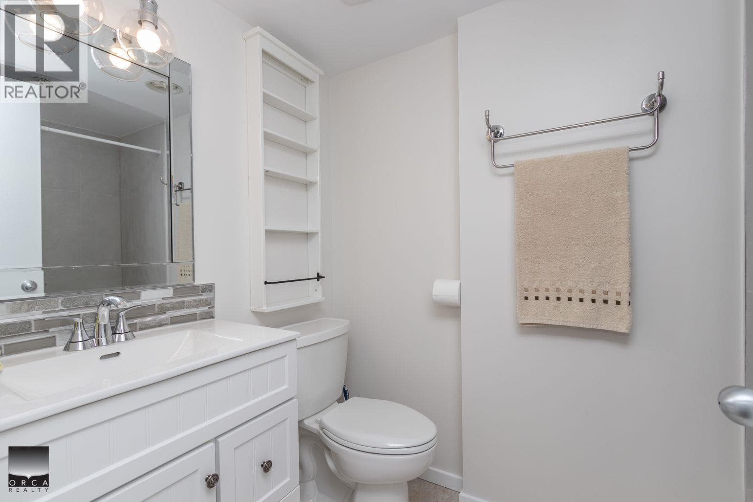 207 811 HELMCKEN STREET — photo 5