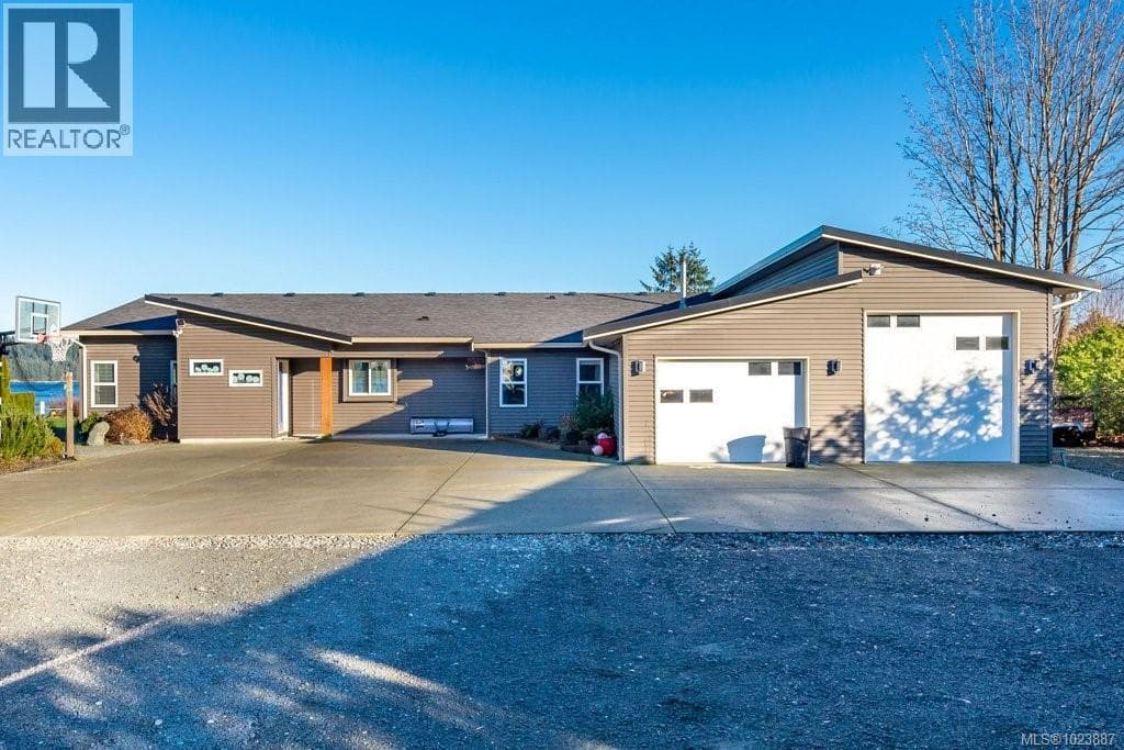 3885 DISCOVERY DRIVE, Vancouver Island — photo 2