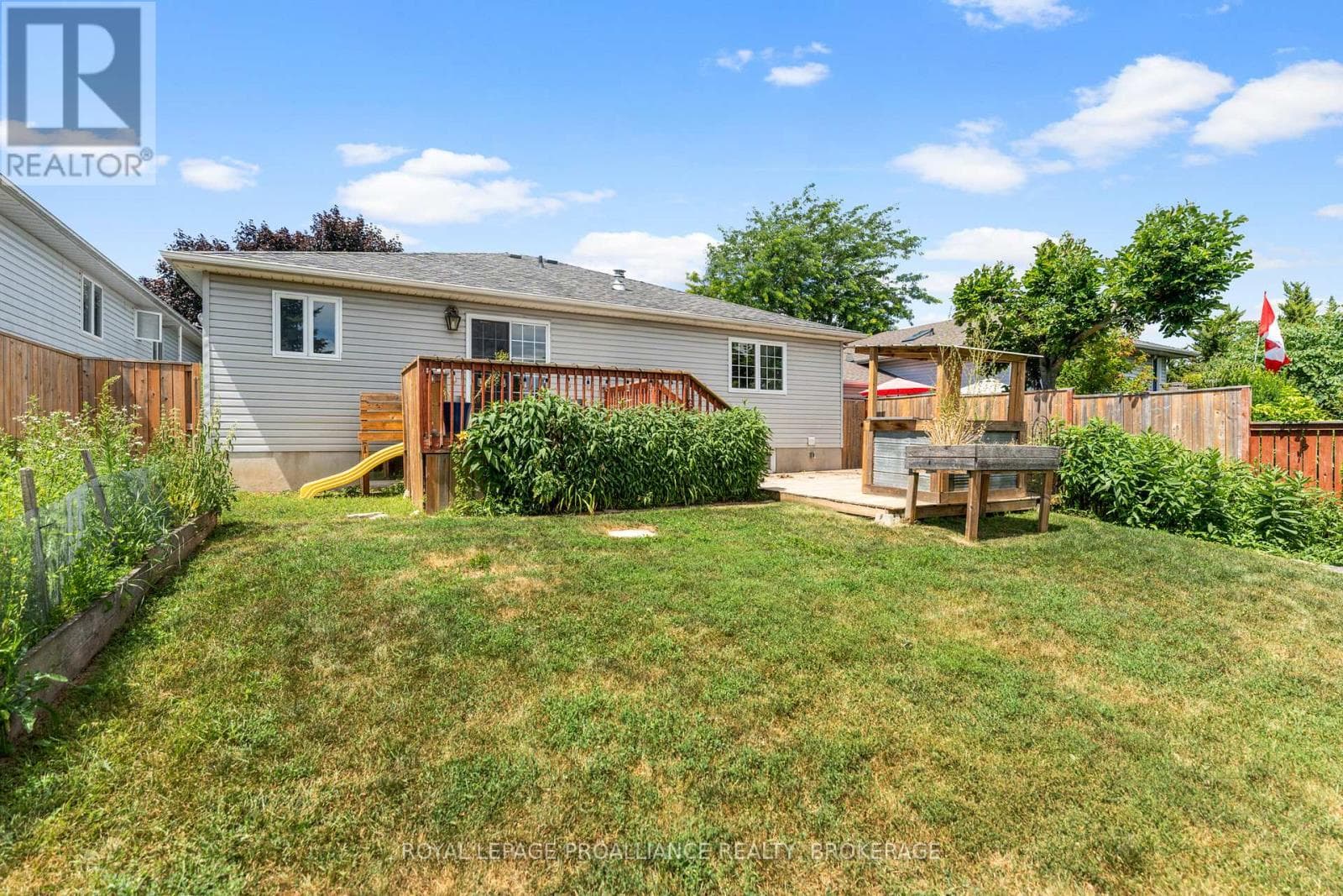 343 SUNRISE CRESCENT — photo 2