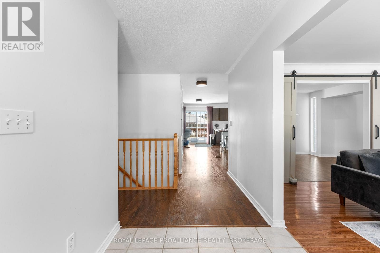 343 SUNRISE CRESCENT — photo 3