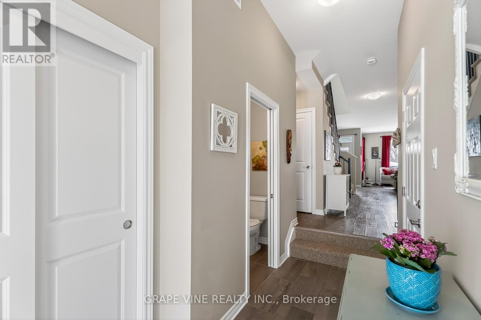 650 FISHER STREET — photo 5