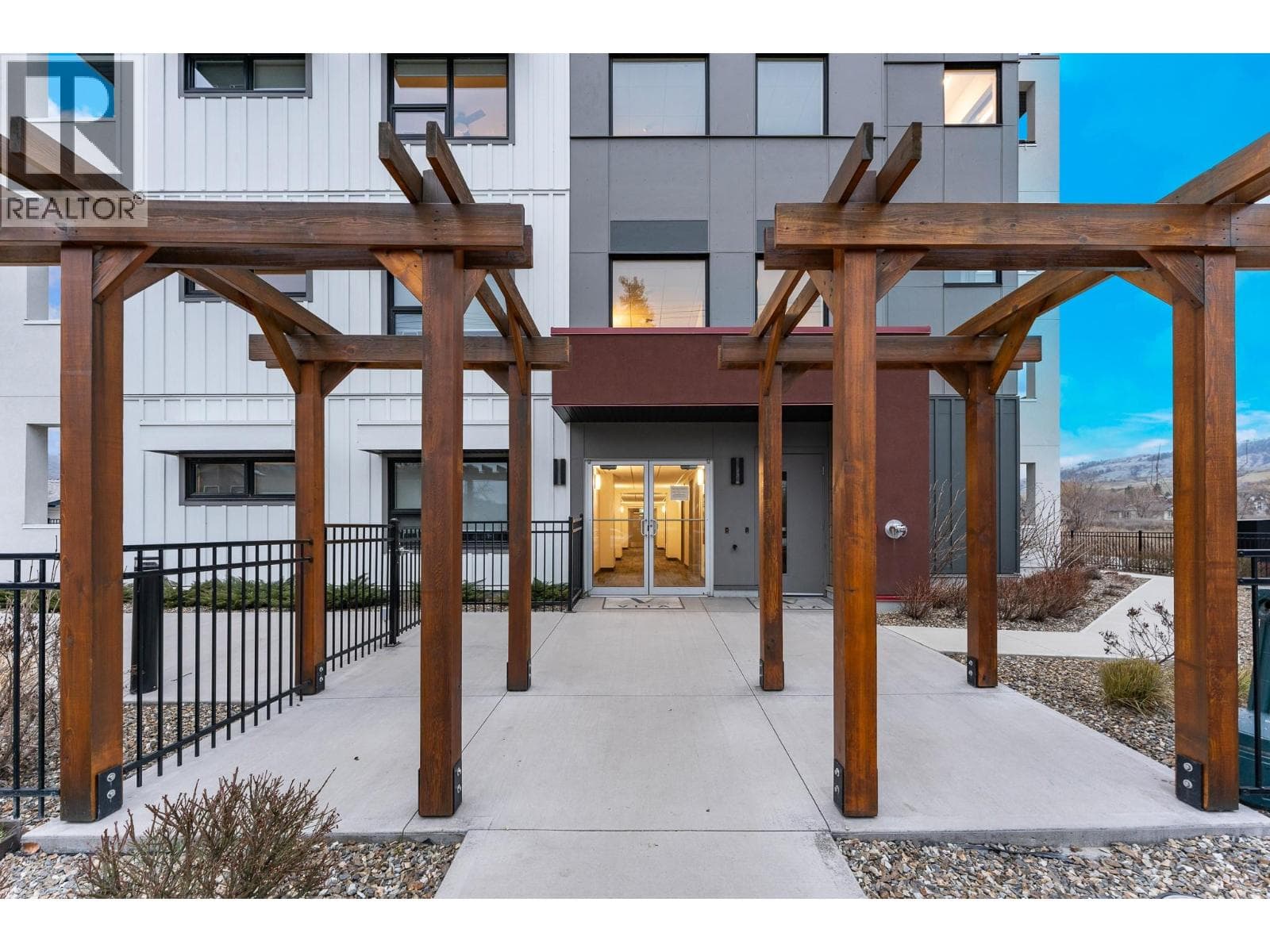 2555 LAKESHORE ROAD UNIT 310, Interior REALTORS® — photo 3