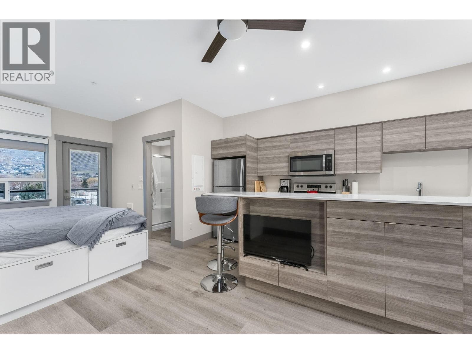 2555 LAKESHORE ROAD UNIT 310, Interior REALTORS® — photo 5