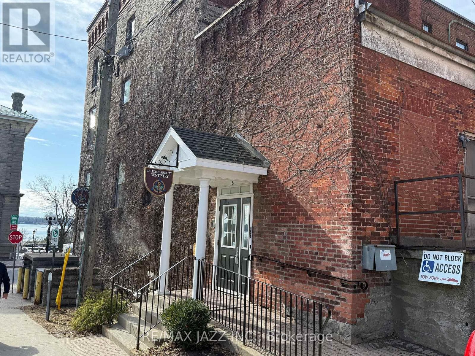 2 KING STREET W, Central Lakes — photo 3