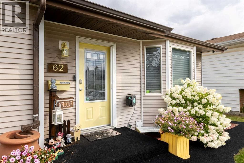 62 RUPERT CRESCENT — photo 3