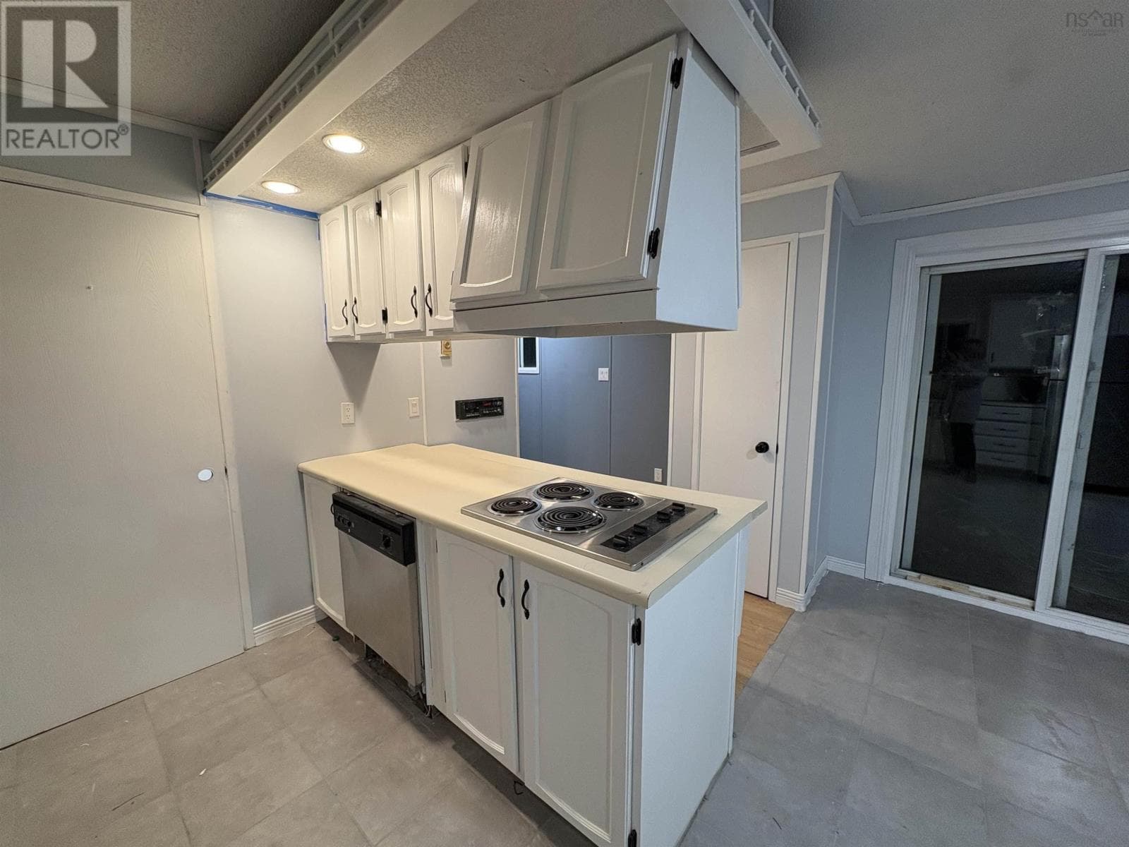 47 MACINTOSH DRIVE — photo 2