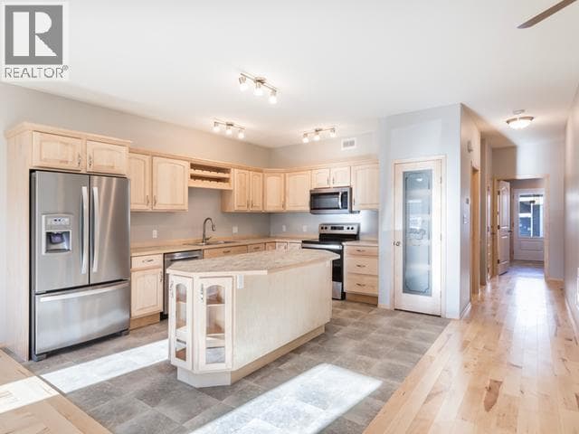 41 WYVERN AVENUE — photo 4
