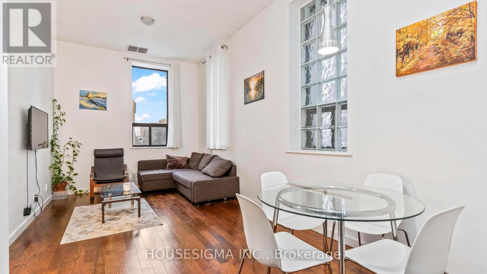 204 - 272 DUNDAS STREET in Central London